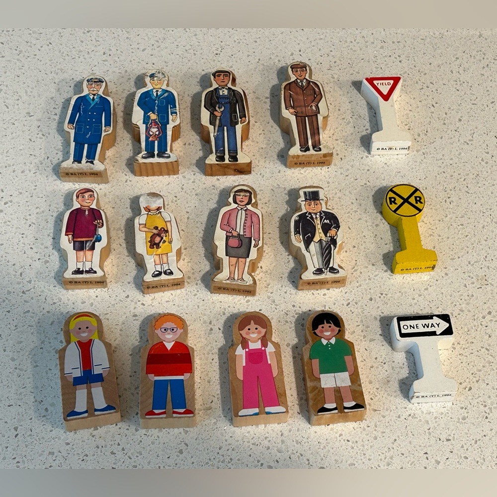 VTG Thomas The Train Figure Sign LOT of 15
Paper Labels
1994 Britt Allcroft